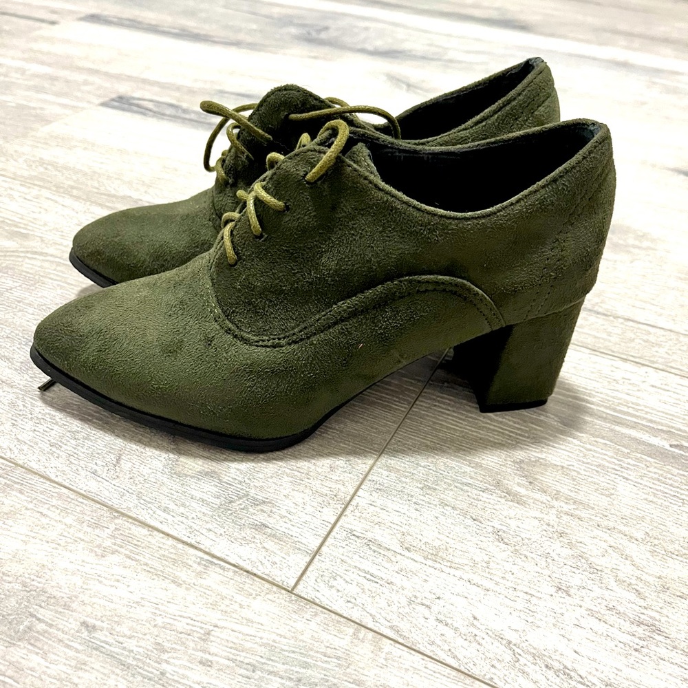 Brand new stylish green bootie.